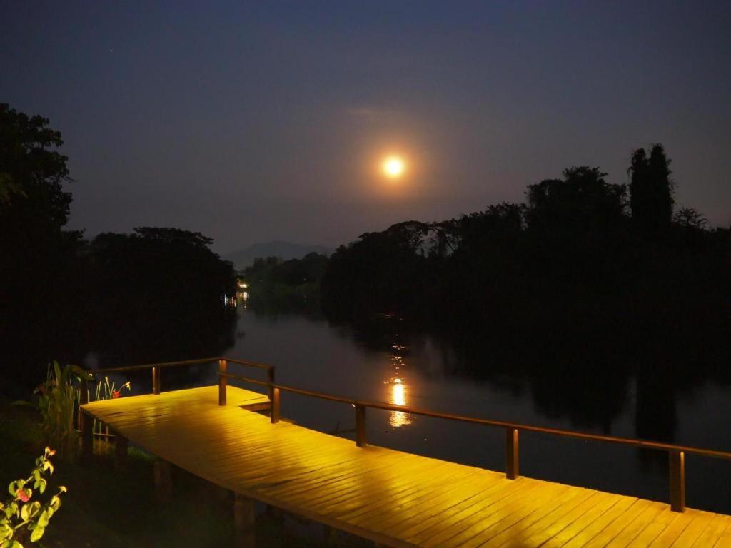 Ruen Maihom Riverside Cottage Kanchanaburi Luaran gambar