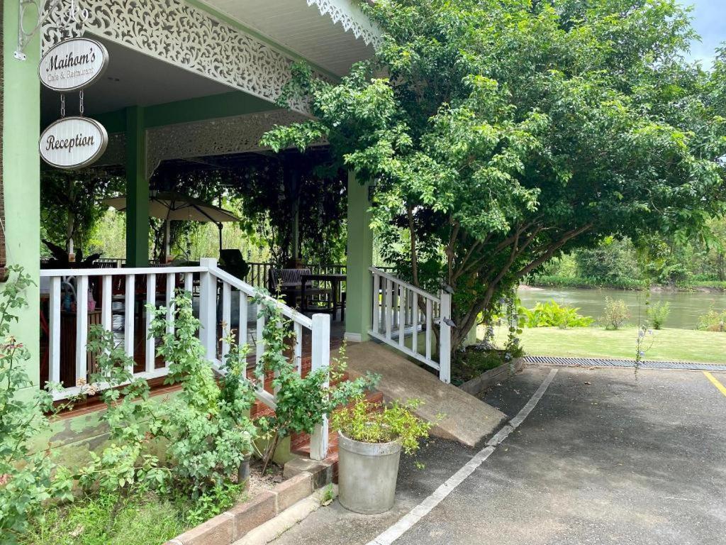 Ruen Maihom Riverside Cottage Kanchanaburi Luaran gambar