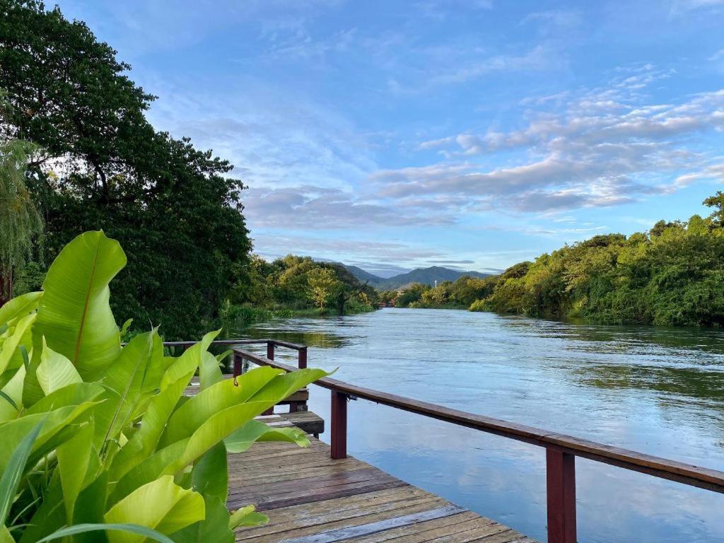 Ruen Maihom Riverside Cottage Kanchanaburi Luaran gambar