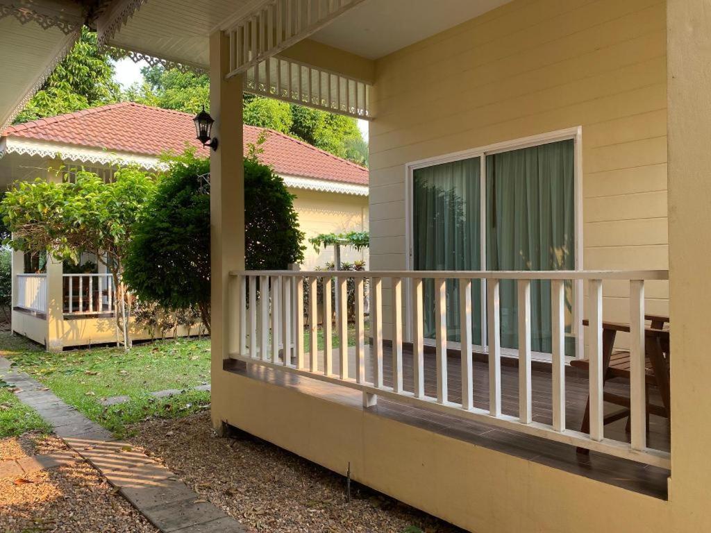 Ruen Maihom Riverside Cottage Kanchanaburi Luaran gambar
