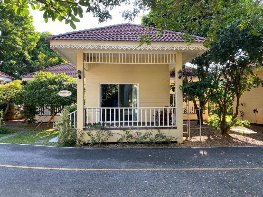 Ruen Maihom Riverside Cottage Kanchanaburi Luaran gambar