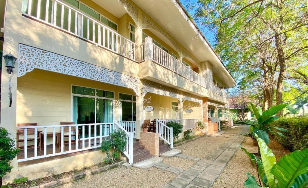 Ruen Maihom Riverside Cottage Kanchanaburi Luaran gambar