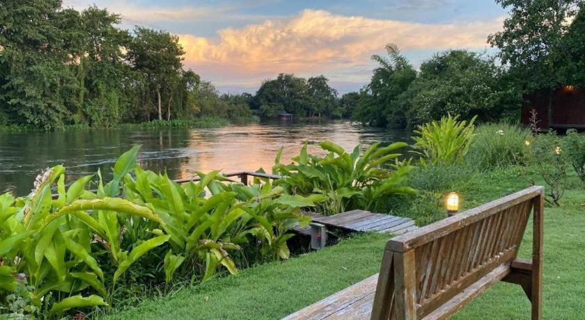 Ruen Maihom Riverside Cottage Kanchanaburi Luaran gambar